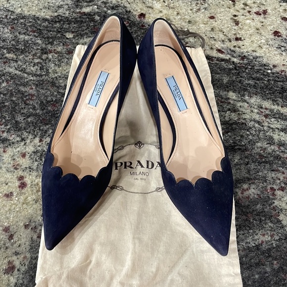 Prada | AUTH Suede Pumps - Picture 6 of 11